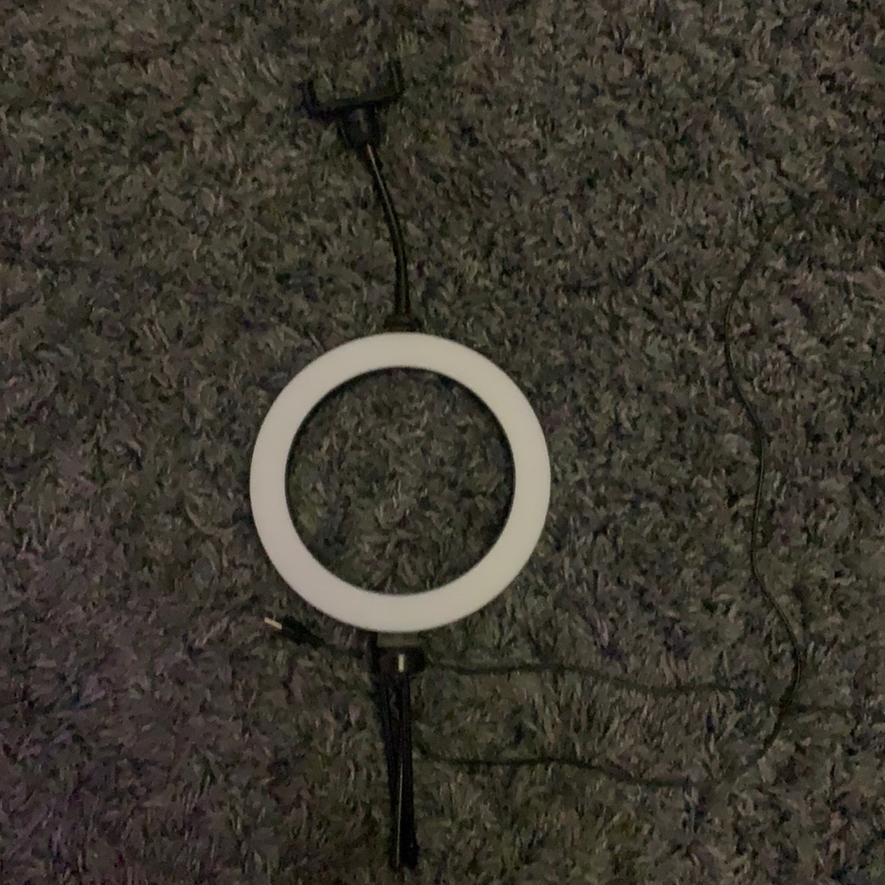 ring light with three color settings